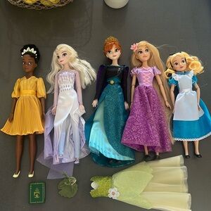 6 Gently played with Disney princess dolls from Disneyland.